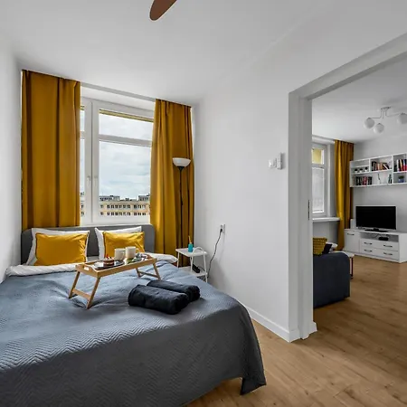 Downtown - Location, Metro Nearby - By Rentujemy Apartamento