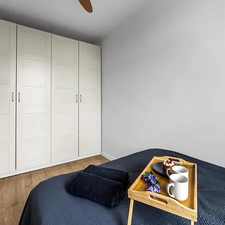 Downtown - Location, Metro Nearby - By Rentujemy Apartamento *