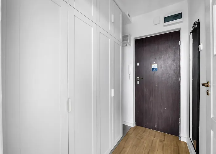 Downtown - Location, Metro Nearby - By Rentujemy Appartamento